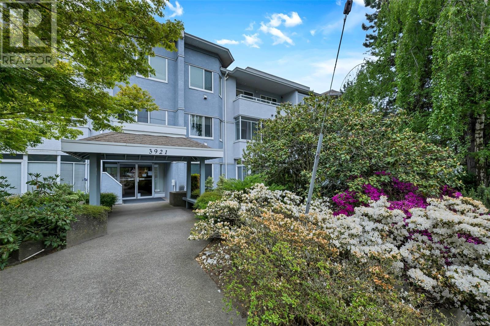 Property at 211 3921 Shelbourne St image 2