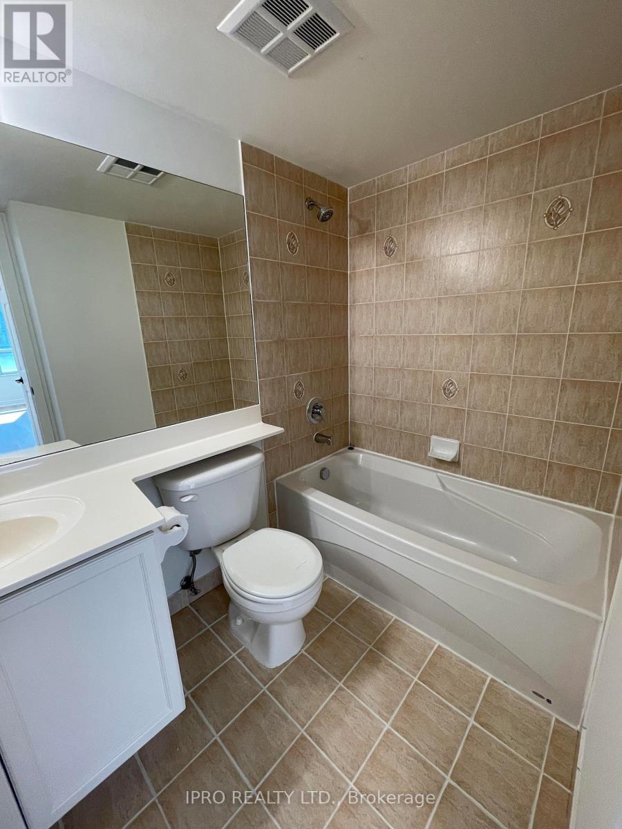 1919 - 25 Kingsbridge Garden, Mississauga (Hurontario), Ontario  L5R 4B1 - Photo 13 - W12155266