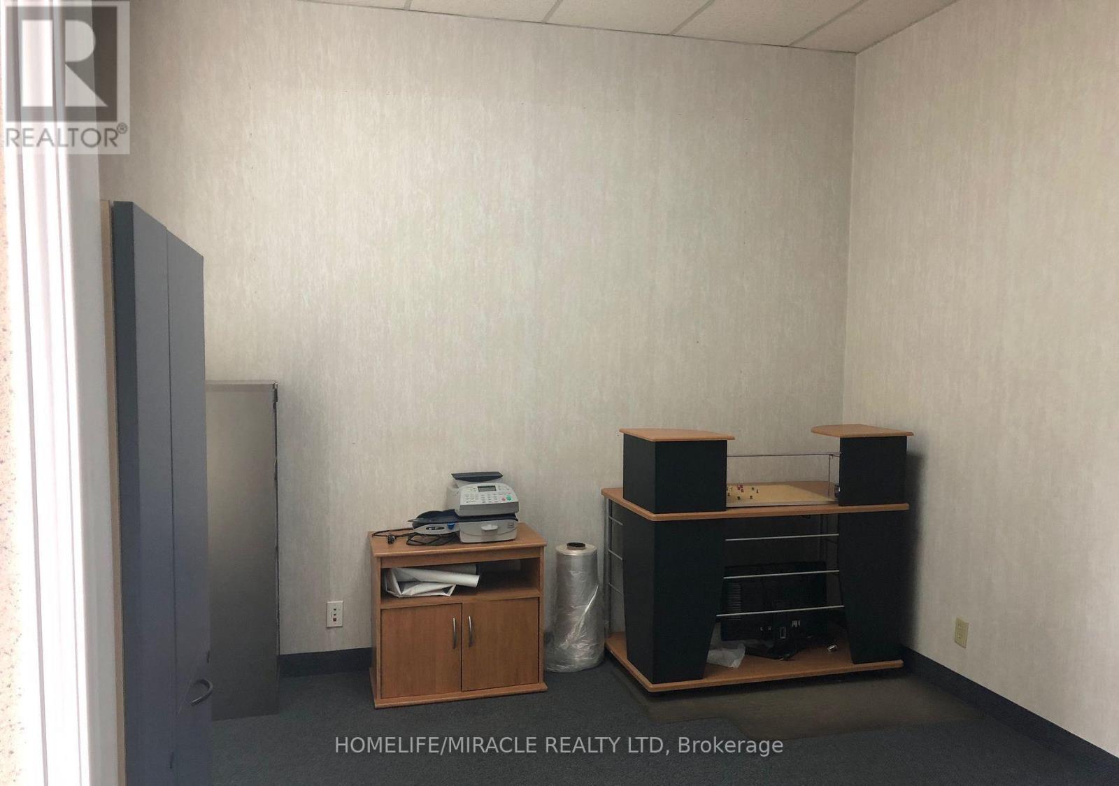 12 - 975 Midway Boulevard, Mississauga, Ontario  L5T 2C6 - Photo 2 - W12155277