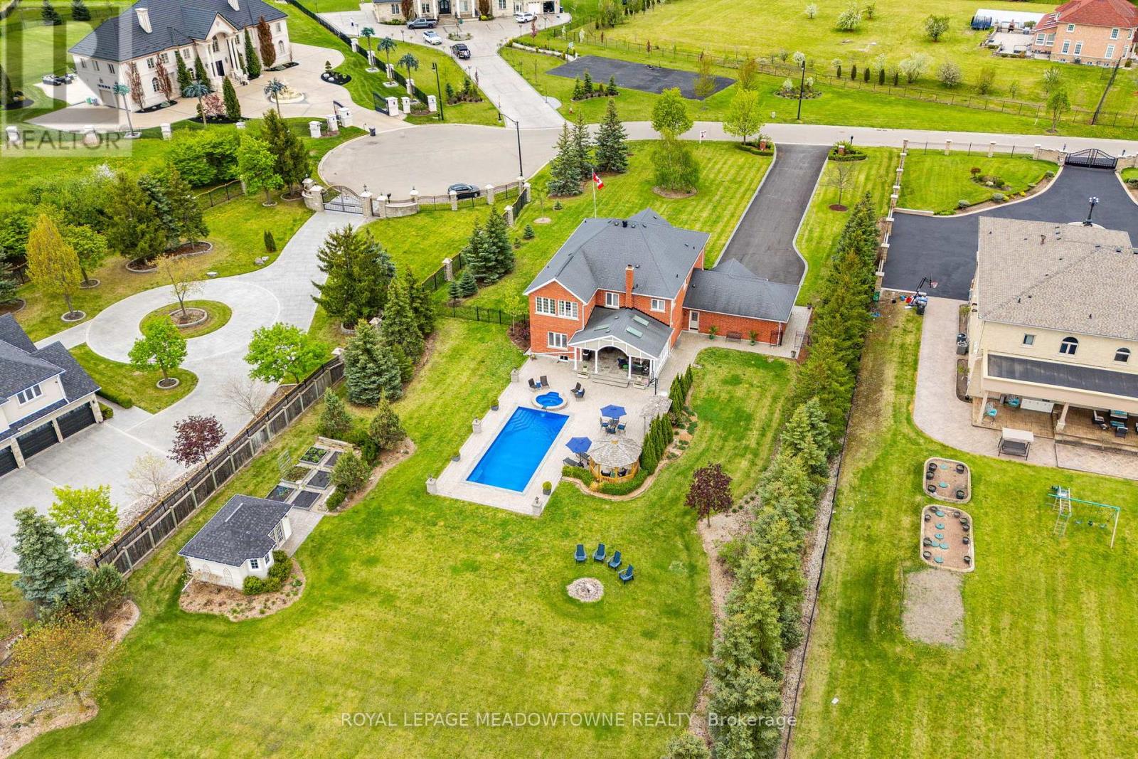 12 Everglade Drive, Brampton (Toronto Gore Rural Estate), Ontario  L6P 0R2 - Photo 5 - W12155284