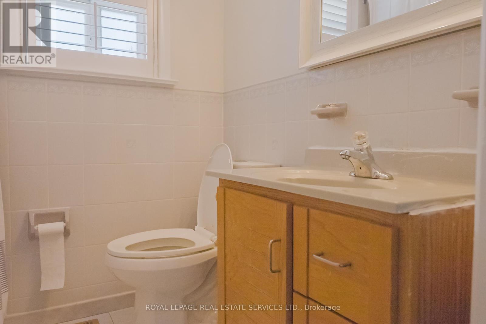 365 Sandhurst Drive, Oakville, Ontario  L6L 4L1 - Photo 10 - W12155292
