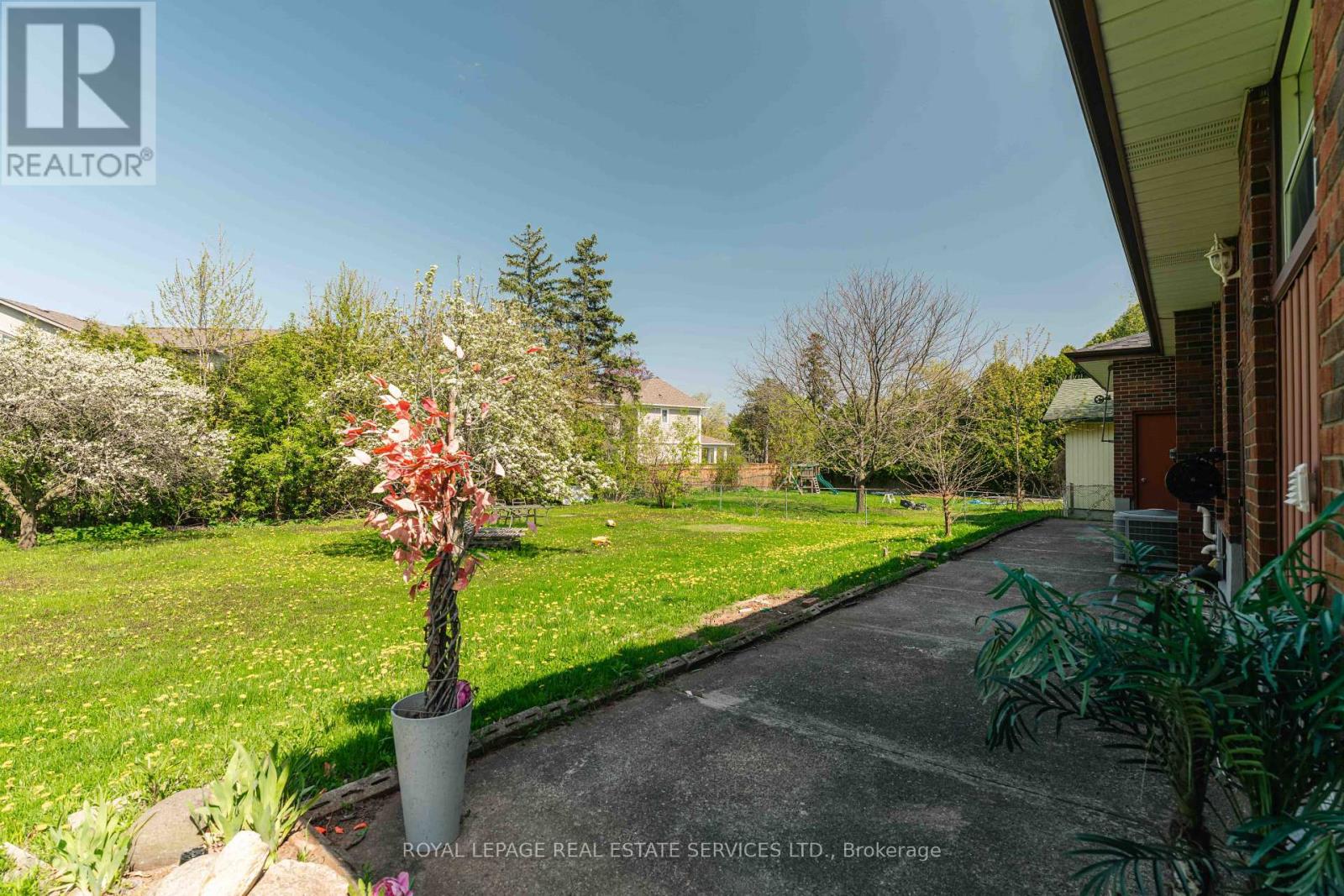 365 Sandhurst Drive, Oakville, Ontario  L6L 4L1 - Photo 20 - W12155292