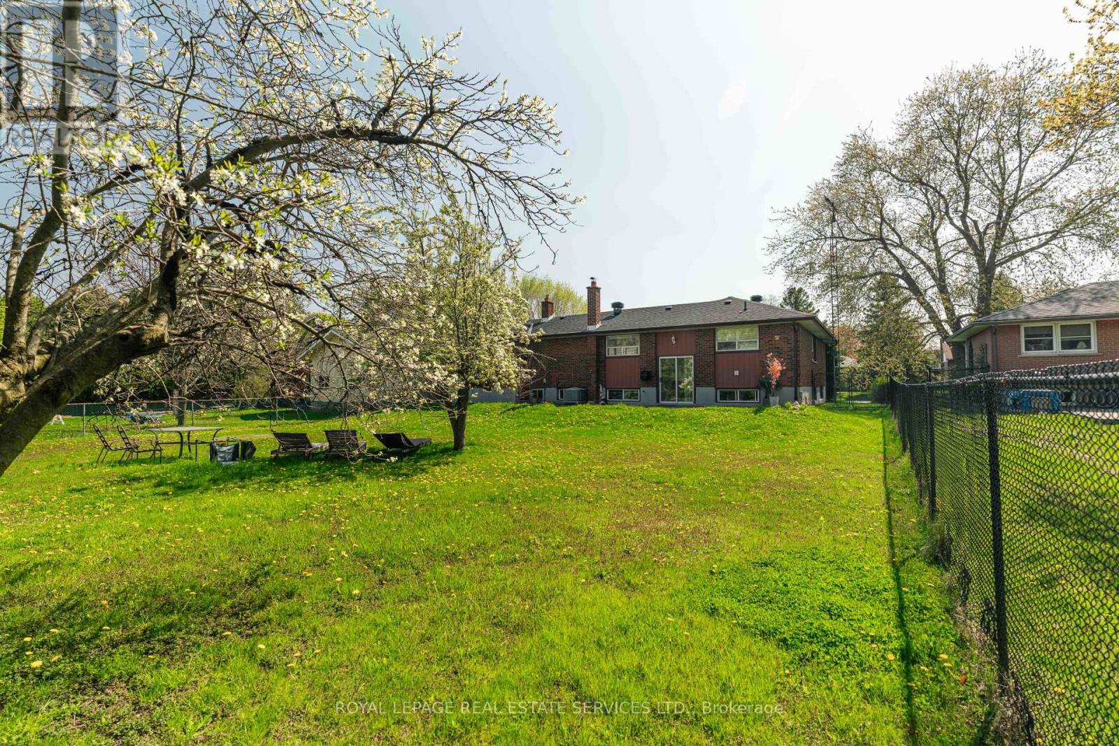 365 Sandhurst Drive, Oakville, Ontario  L6L 4L1 - Photo 22 - W12155292