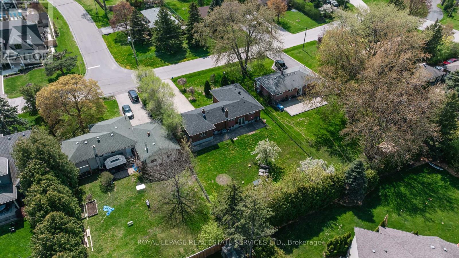 365 Sandhurst Drive, Oakville, Ontario  L6L 4L1 - Photo 24 - W12155292
