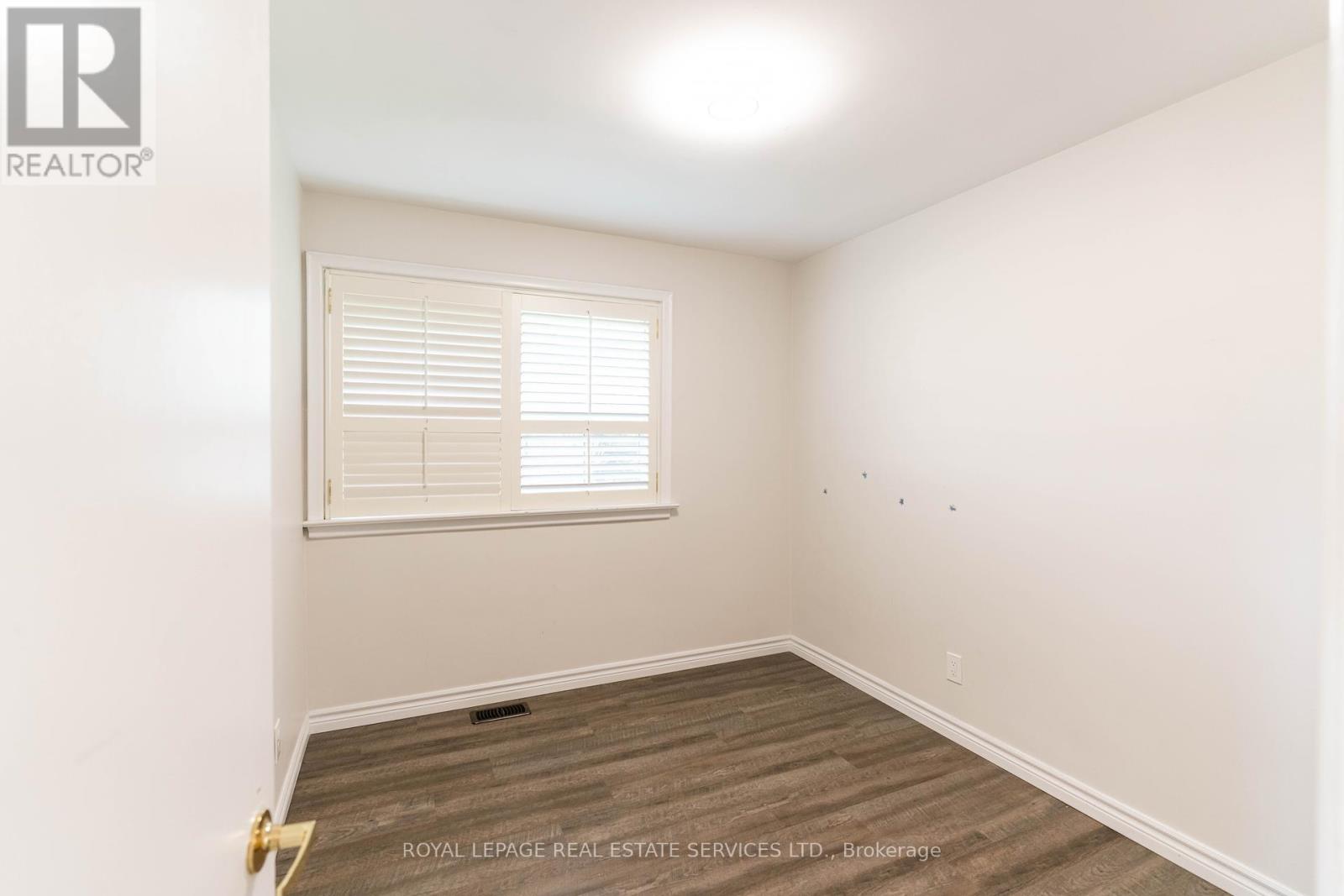365 Sandhurst Drive, Oakville, Ontario  L6L 4L1 - Photo 7 - W12155292