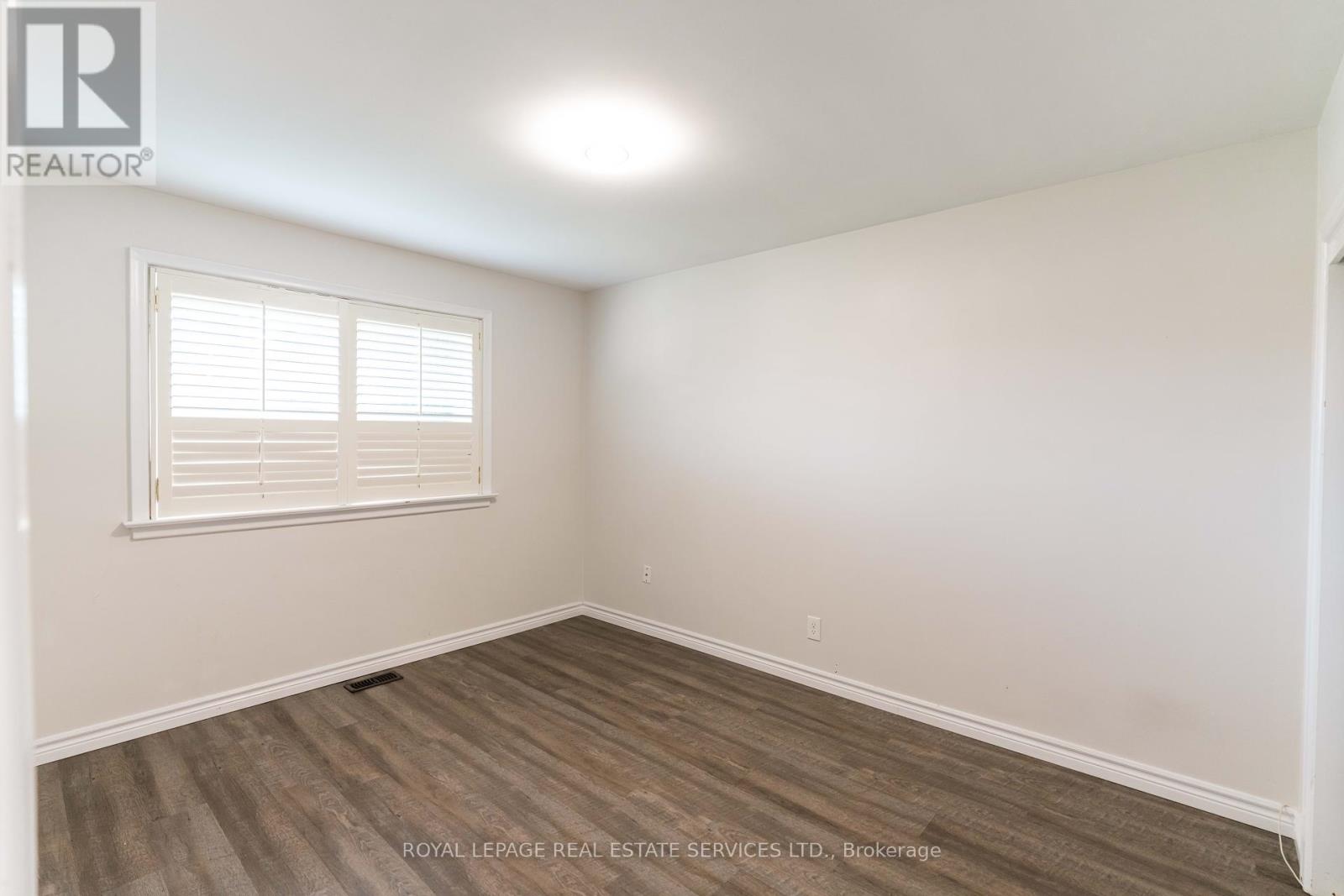 365 Sandhurst Drive, Oakville, Ontario  L6L 4L1 - Photo 8 - W12155292