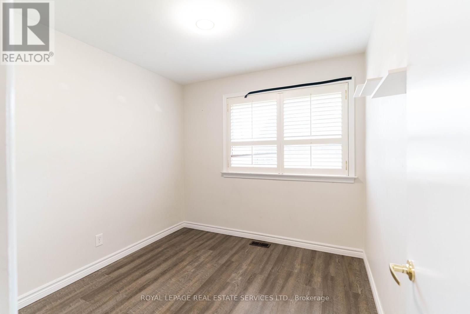 365 Sandhurst Drive, Oakville, Ontario  L6L 4L1 - Photo 9 - W12155292