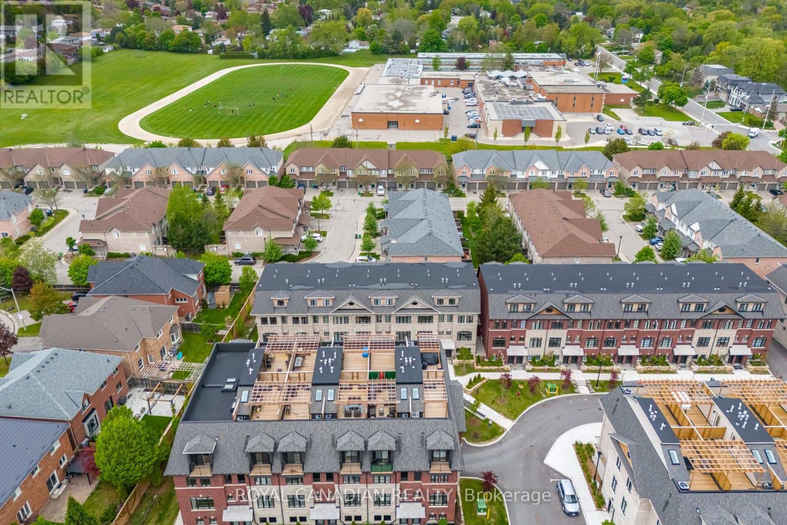156 - 50 Lunar Crescent, Mississauga, Ontario  L5M 2R4 - Photo 3 - W12155302