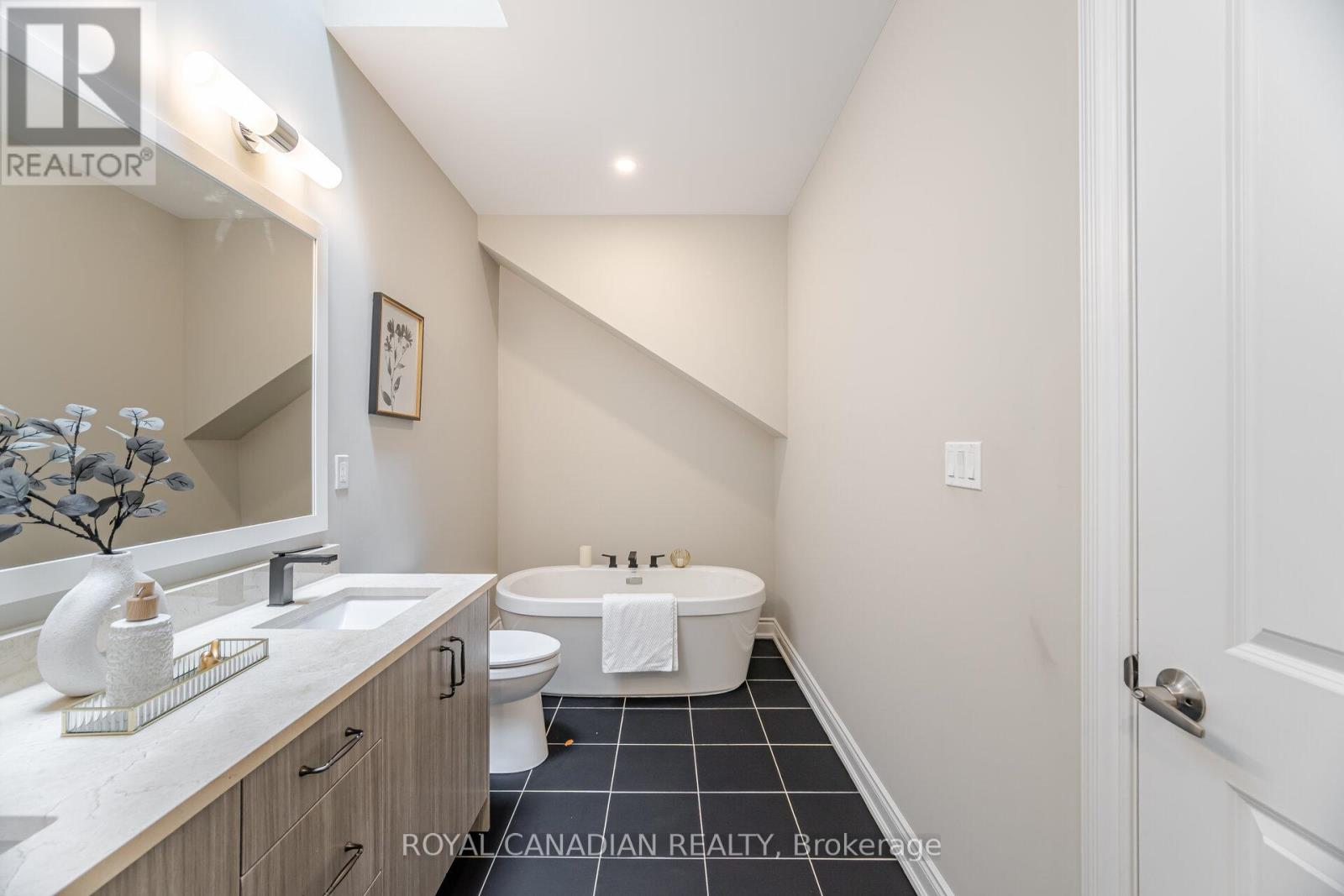156 - 50 Lunar Crescent, Mississauga, Ontario  L5M 2R4 - Photo 33 - W12155302