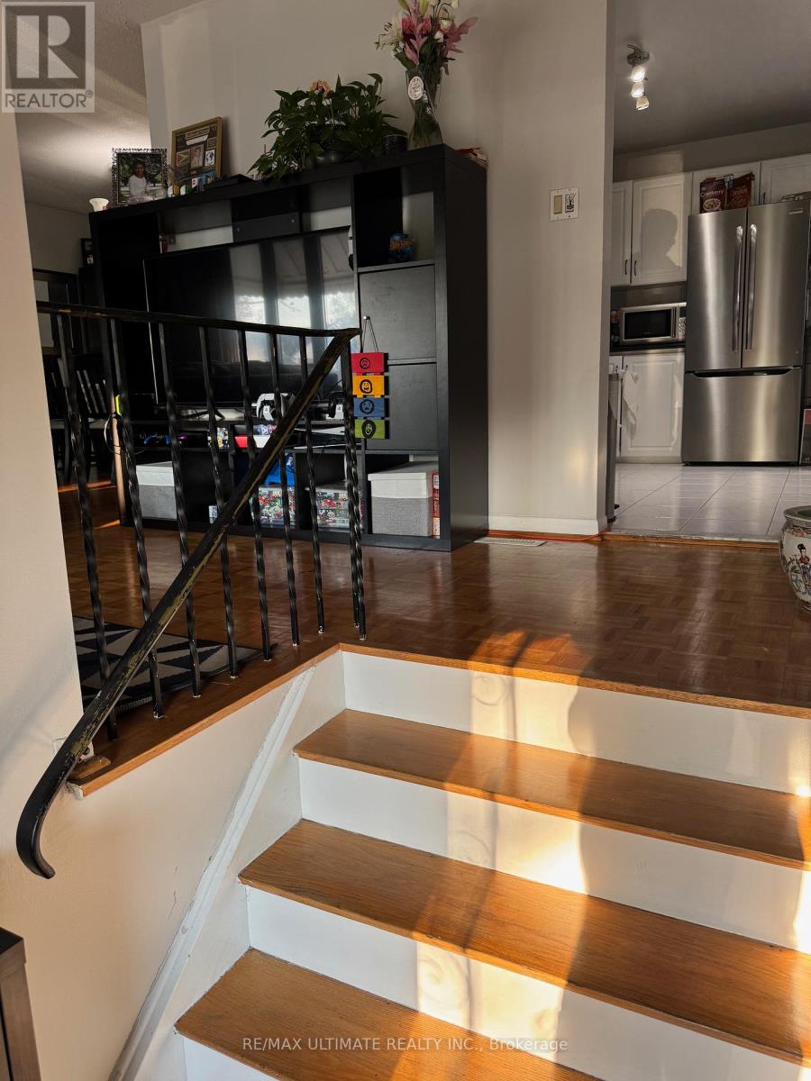 41 Clarion Road, Toronto, Ontario  M9R 3Y4 - Photo 5 - W12155305