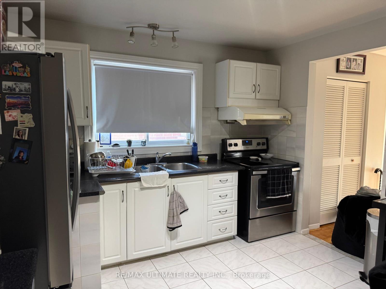 41 Clarion Road, Toronto, Ontario  M9R 3Y4 - Photo 6 - W12155305