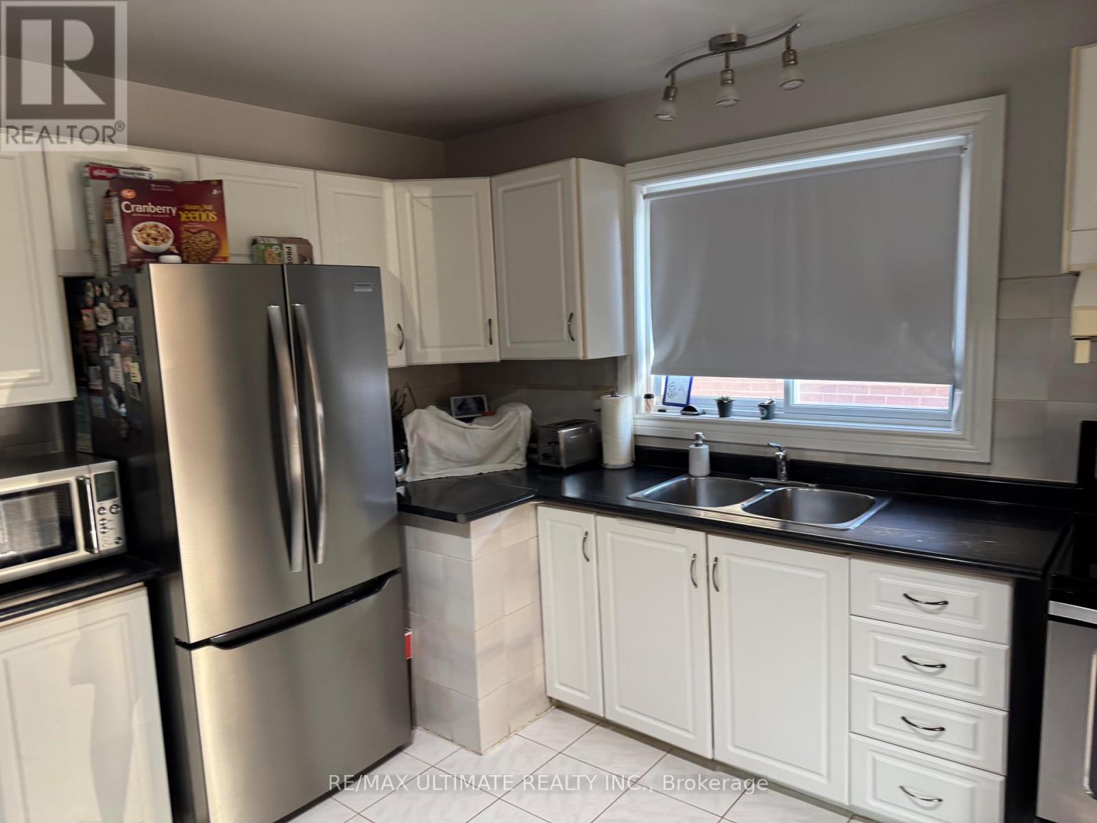 41 Clarion Drive, Toronto (Willowridge-Martingrove-Richview), Ontario  M9R 3Y4 - Photo 7 - W12155305