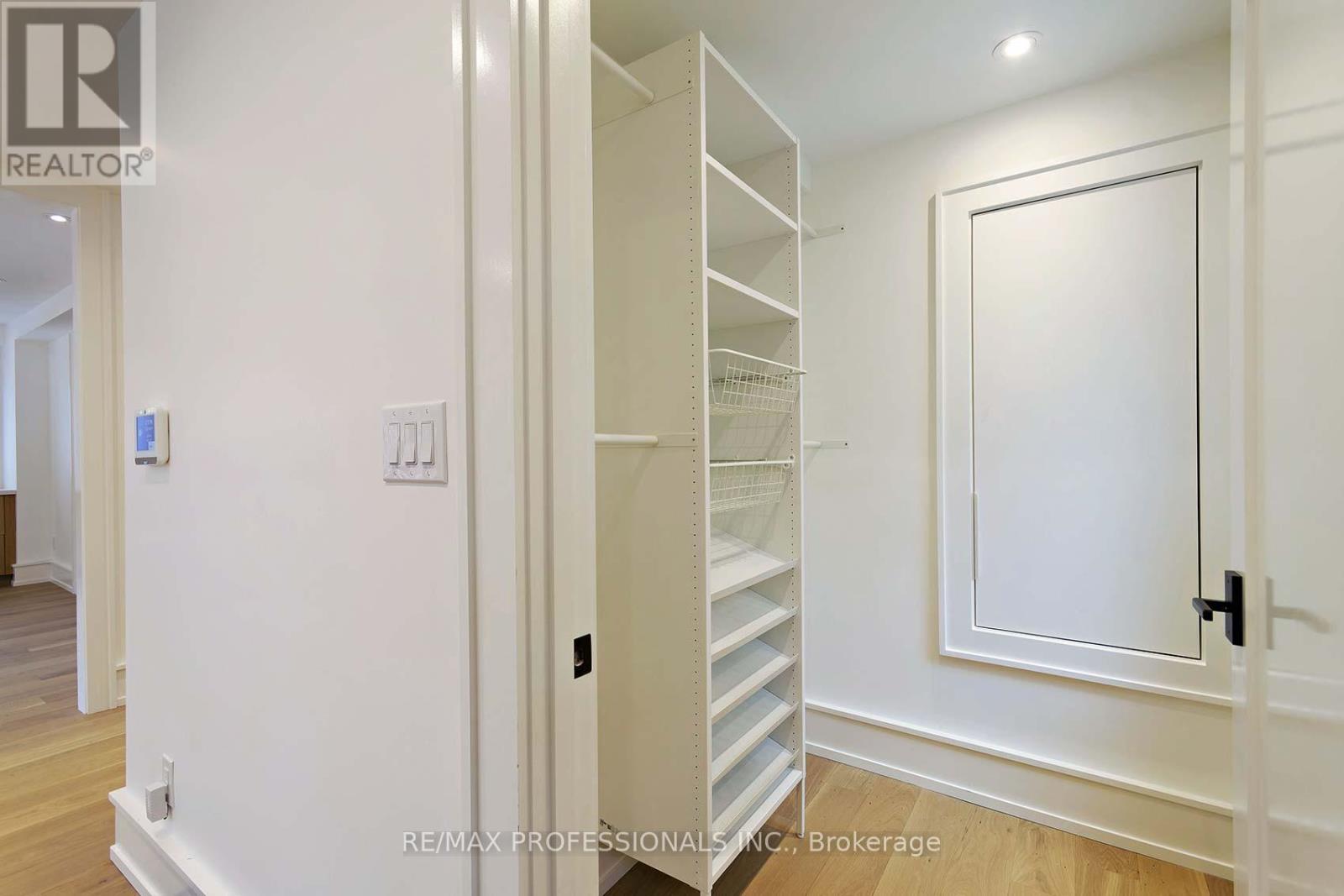 20 The Kingsway, Toronto, Ontario  M8X 2T1 - Photo 14 - W12155382