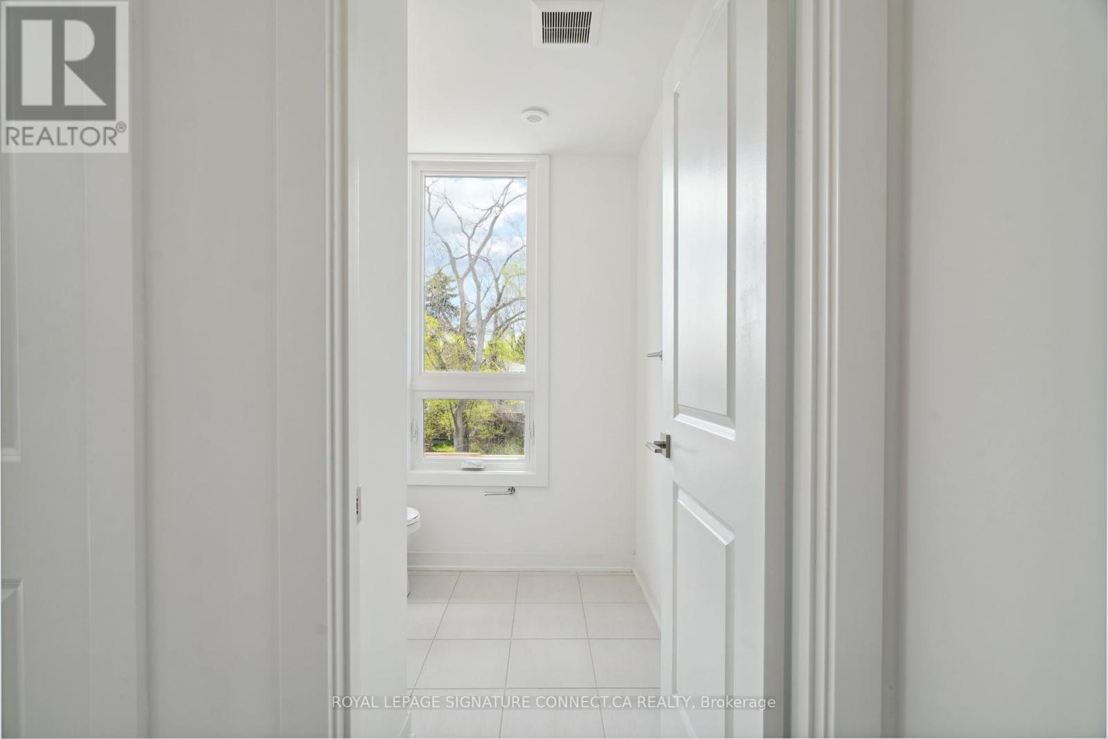 19 - 4045 Hickory Drive, Mississauga, Ontario  L4W 1L1 - Photo 1 - W12155414