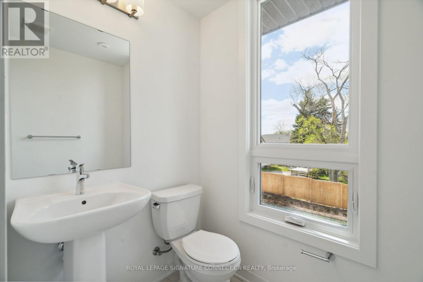 19 - 4045 Hickory Drive, Mississauga, Ontario  L4W 1L1 - Photo 2 - W12155414