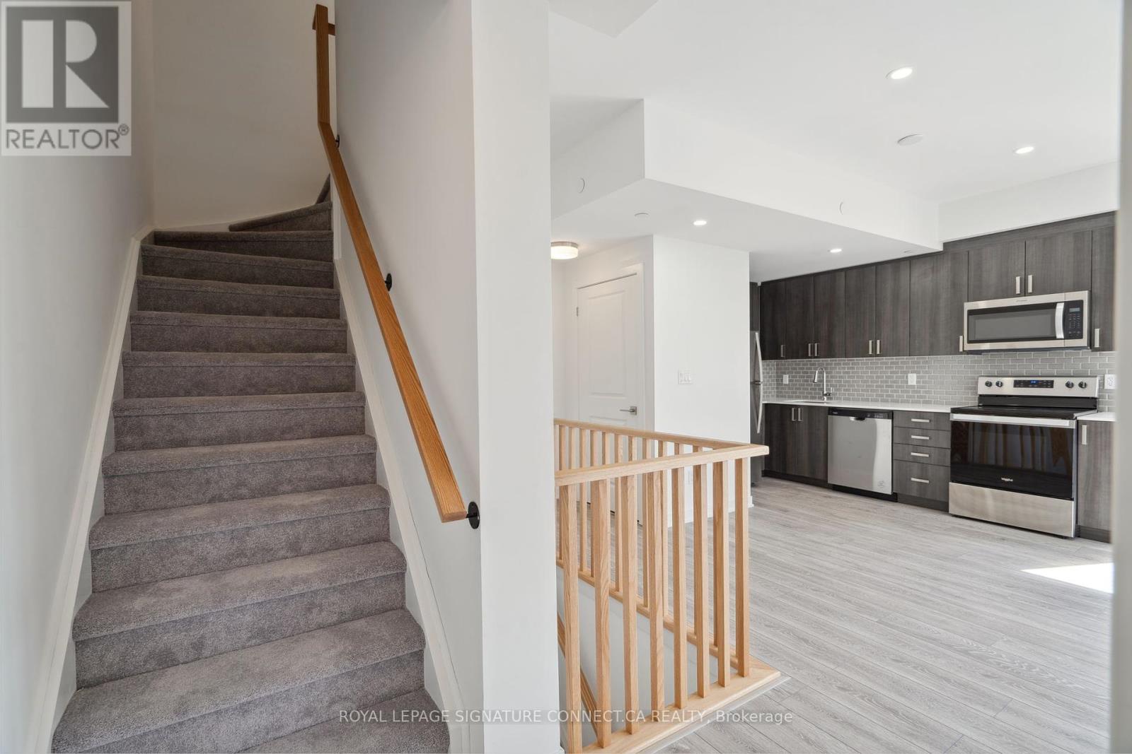 19 - 4045 Hickory Drive, Mississauga, Ontario  L4W 1L1 - Photo 3 - W12155414