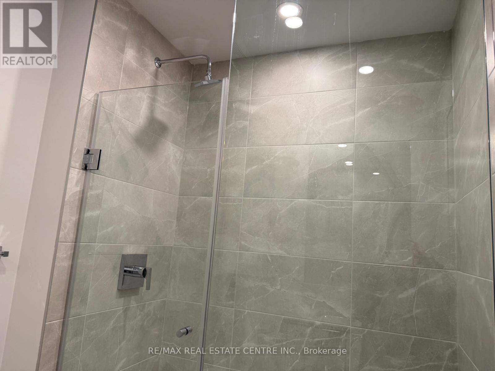 519 - 430 Square One Drive, Mississauga, Ontario  L5B 0L6 - Photo 23 - W12155418