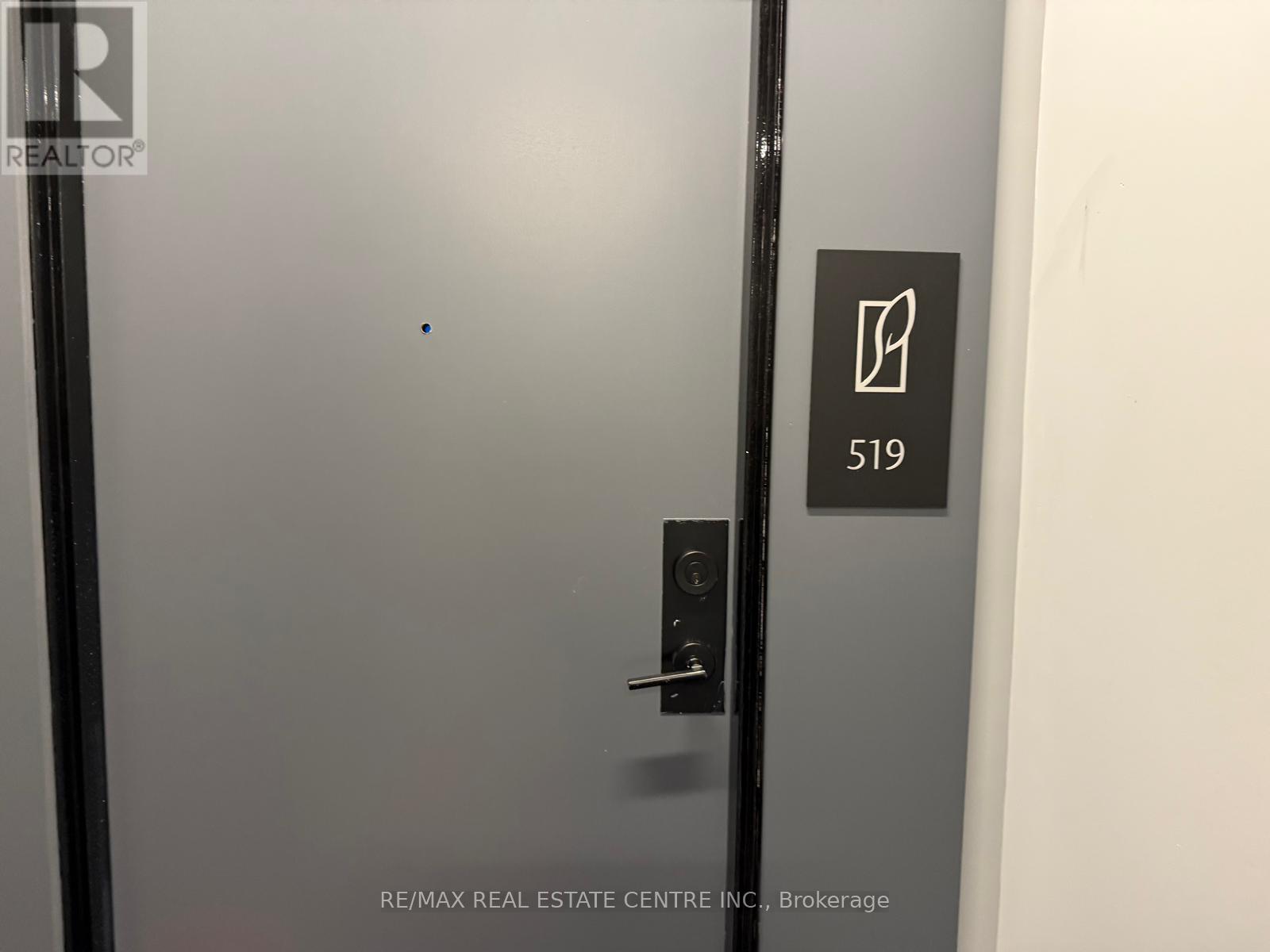 519 - 430 Square One Drive, Mississauga, Ontario  L5B 0L6 - Photo 3 - W12155418