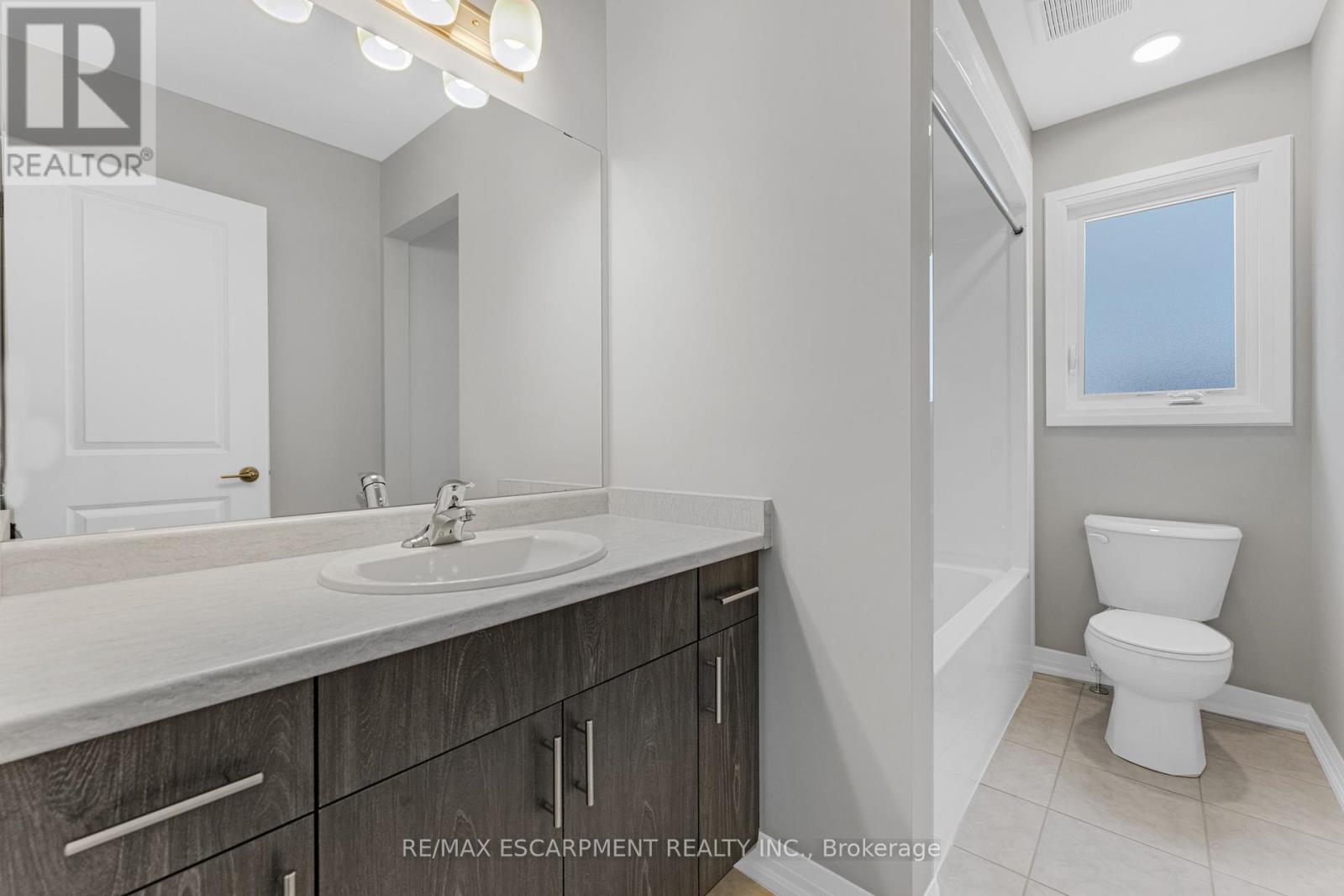 778 Bradford Avenue, Fort Erie (Crescent Park), Ontario  L2A 0H3 - Photo 40 - X12155290