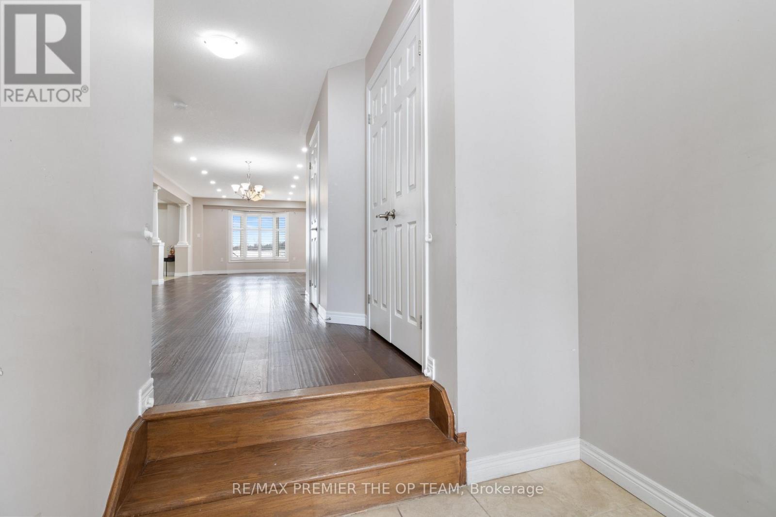 147 Pelech Crescent N, Hamilton, Ontario  L0R 1P0 - Photo 6 - X12155303