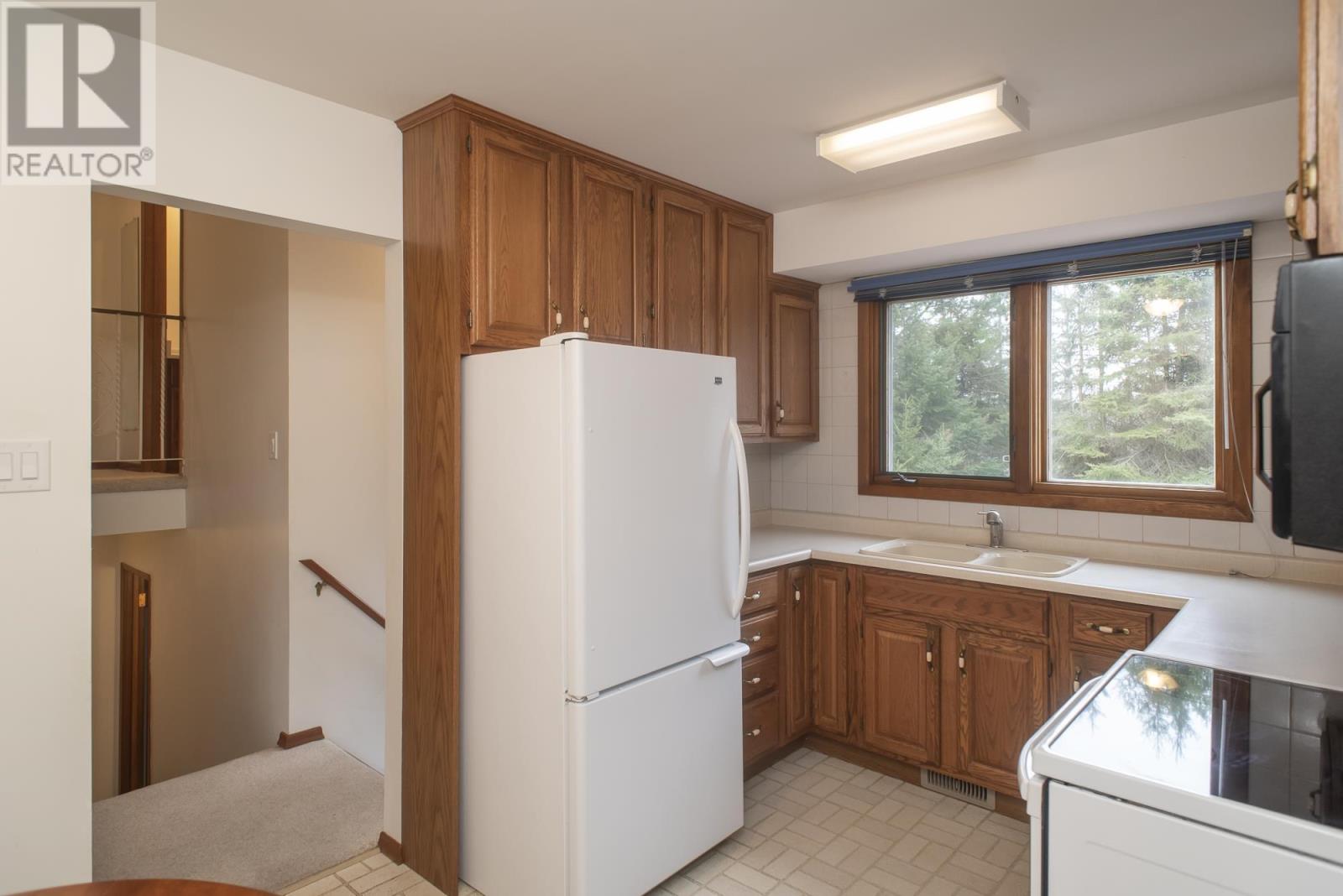 Property at 297 Fairbank Place image 5