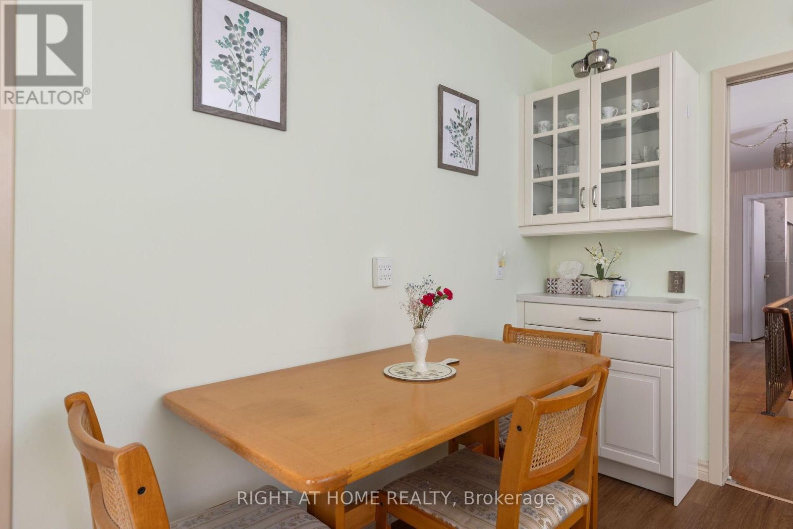 24 Pitcairn Crescent, Toronto, Ontario  M4A 1P4 - Photo 11 - C12154610