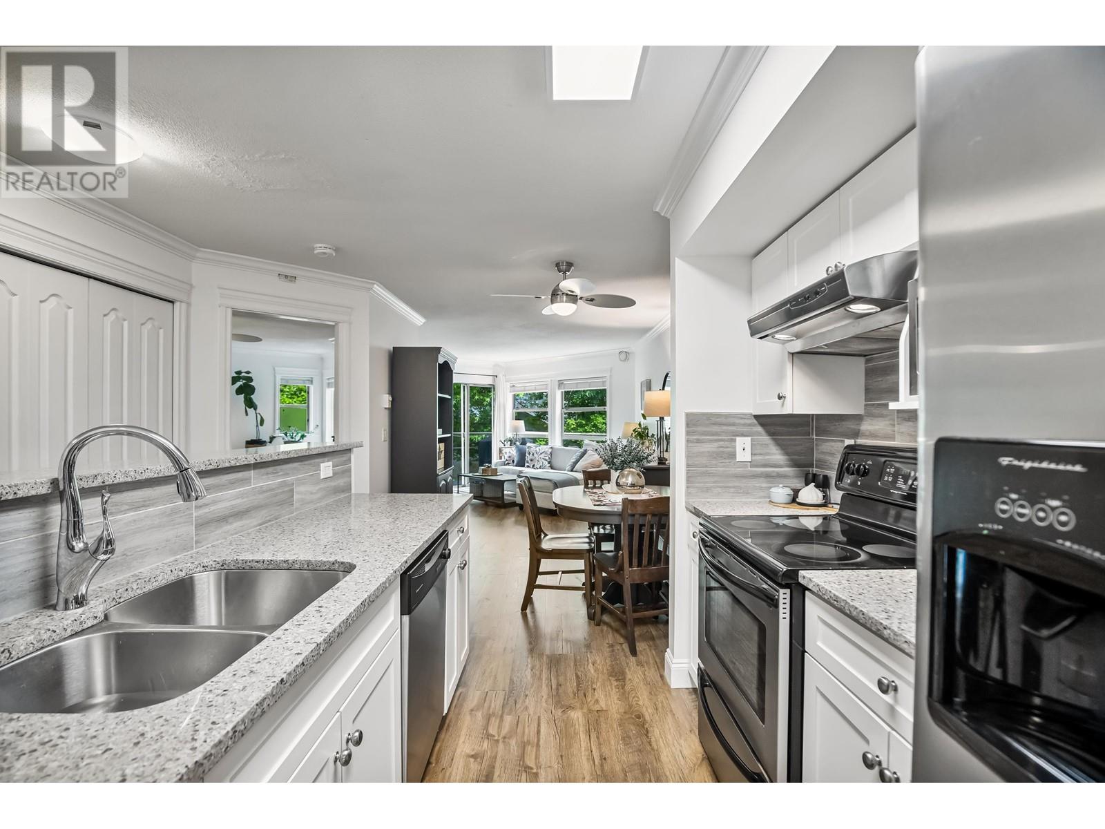 202 22277 122 Avenue, Maple Ridge, British Columbia  V2X 3X8 - Photo 1 - R3003863