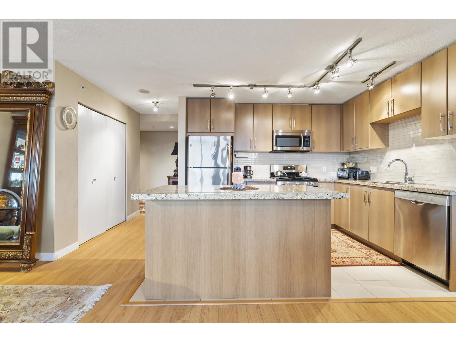 2003 660 Nootka Way, Port Moody, British Columbia  V3H 0B7 - Photo 11 - R3003874