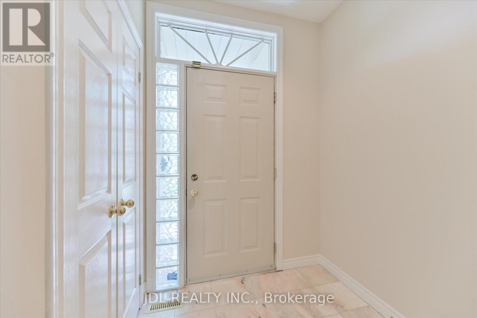 I - 3036 Bayview Avenue, Toronto, Ontario  M2N 5L2 - Photo 4 - C12155476