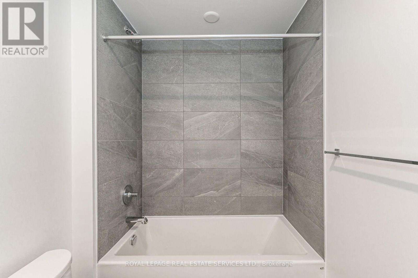 802 - 405 Dundas Street W, Oakville, Ontario  L6M 4M2 - Photo 10 - W12155431