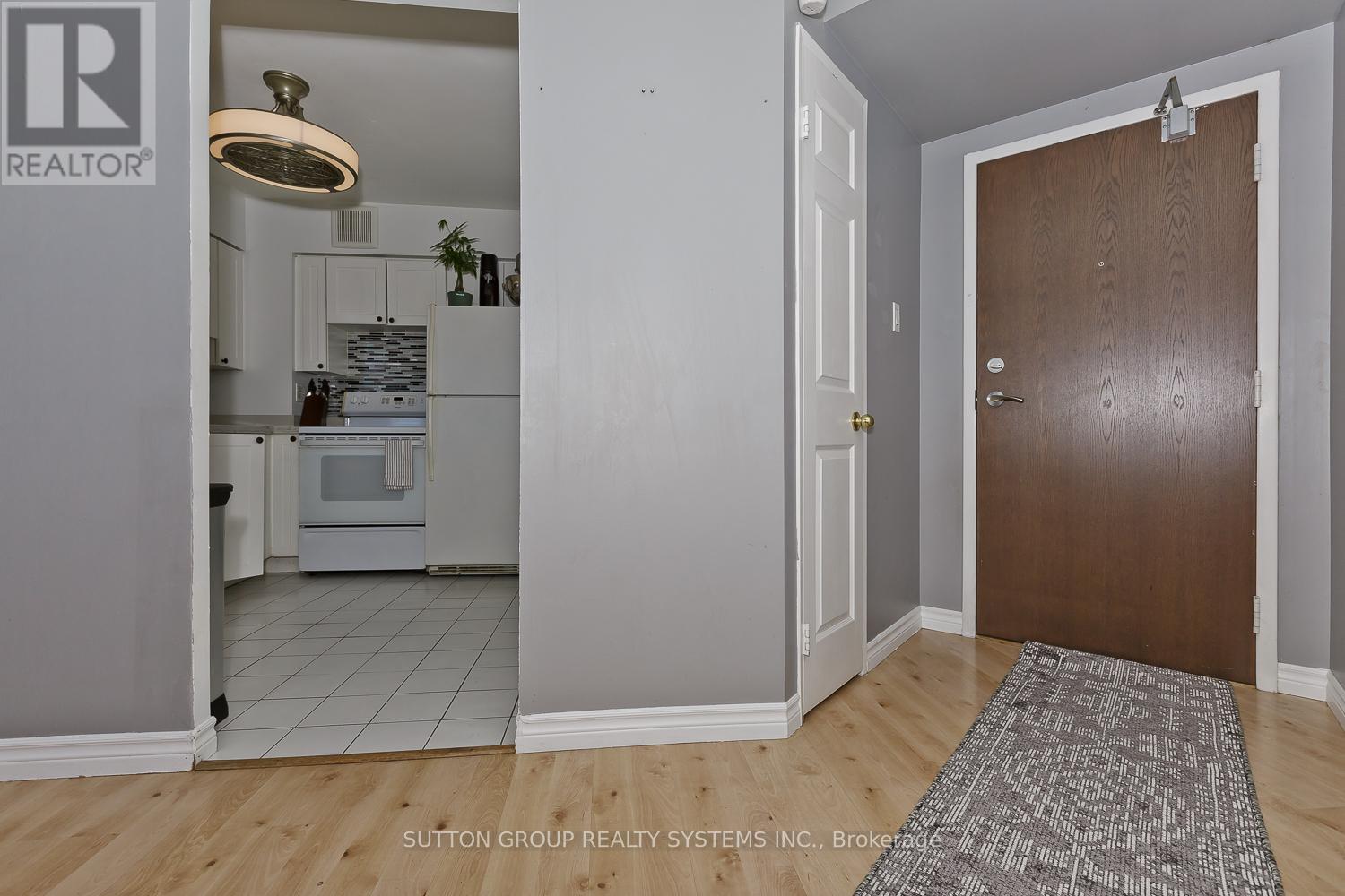 910 - 50 Kingsbridge Garden Circle, Mississauga, Ontario  L5R 1Y2 - Photo 4 - W12155471