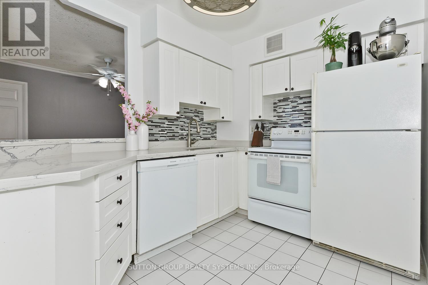 910 - 50 Kingsbridge Garden Circle, Mississauga, Ontario  L5R 1Y2 - Photo 5 - W12155471