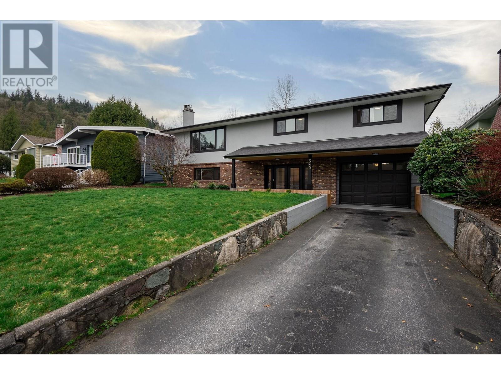 640 Foress Drive, Port Moody, British Columbia  V3H 1J2 - Photo 2 - R3000112