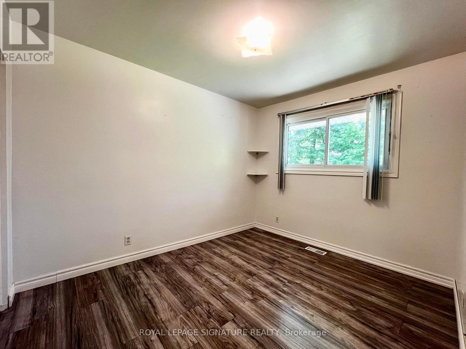 194 Cedarbrae Avenue, Waterloo, Ontario  N2L 4S5 - Photo 11 - X12155430