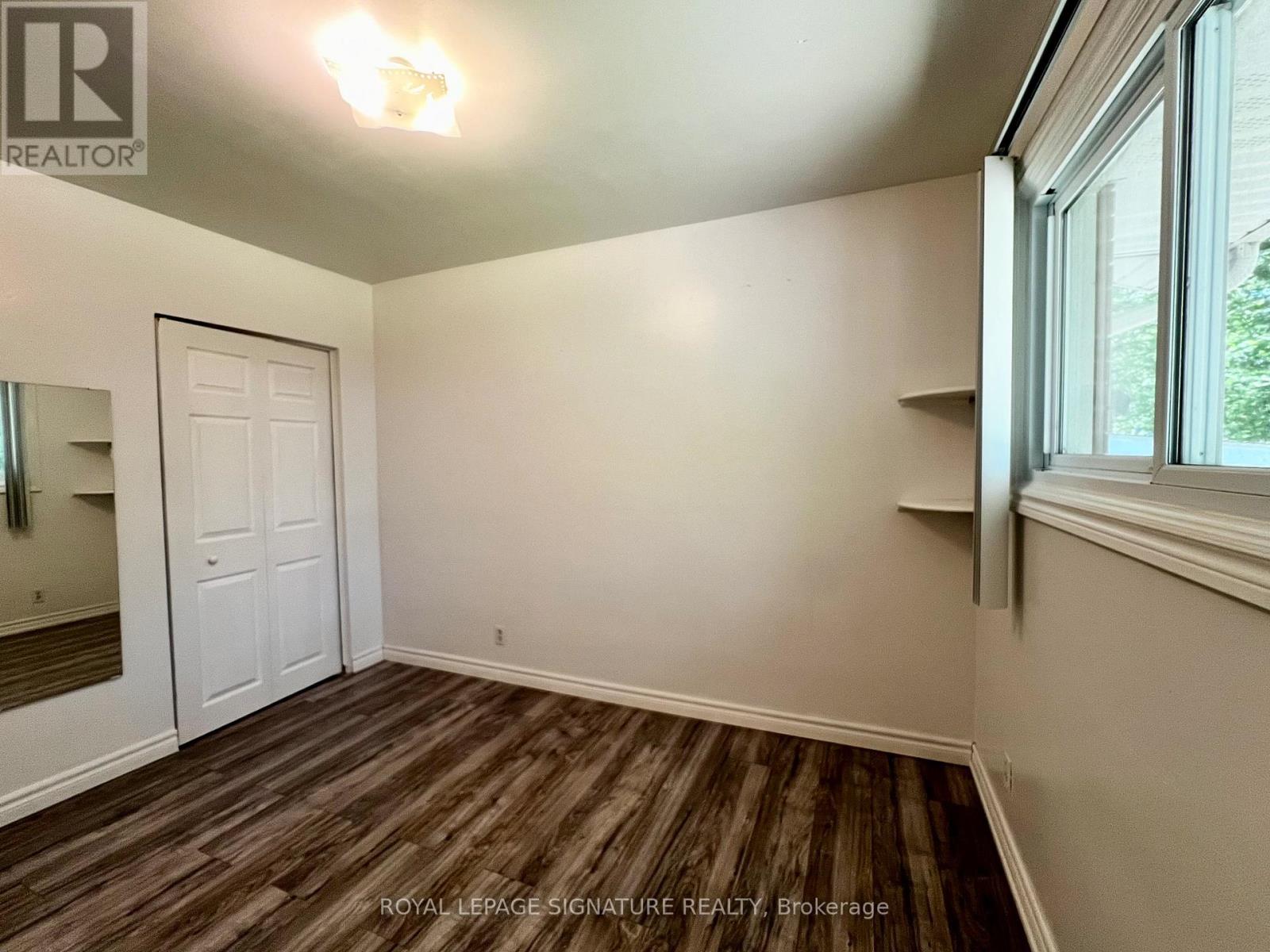 194 Cedarbrae Avenue, Waterloo, Ontario  N2L 4S5 - Photo 12 - X12155430