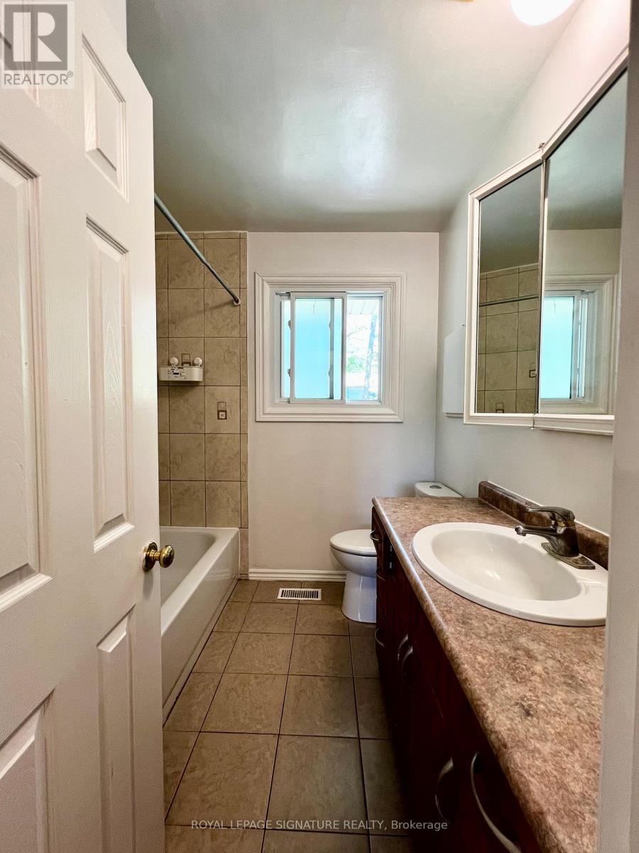194 Cedarbrae Avenue, Waterloo, Ontario  N2L 4S5 - Photo 16 - X12155430