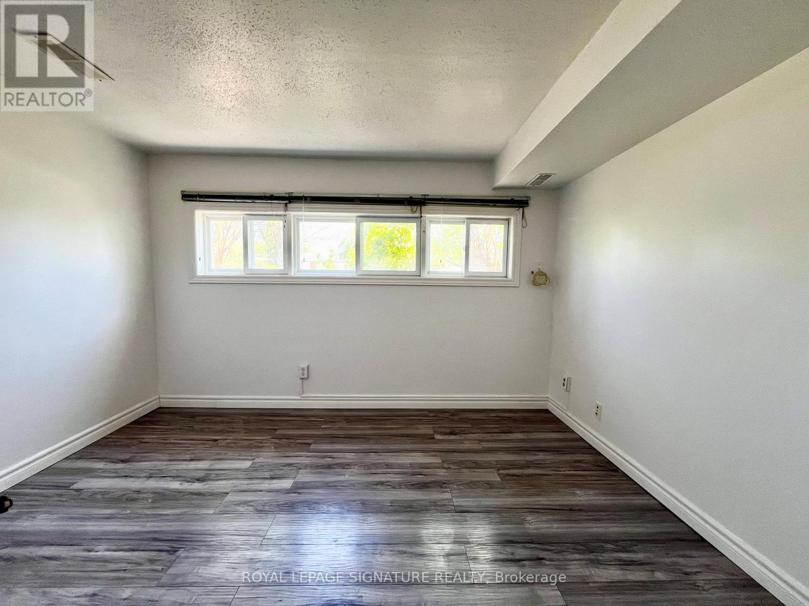194 Cedarbrae Avenue, Waterloo, Ontario  N2L 4S5 - Photo 17 - X12155430