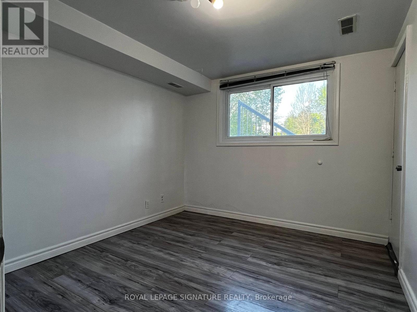 194 Cedarbrae Avenue, Waterloo, Ontario  N2L 4S5 - Photo 22 - X12155430