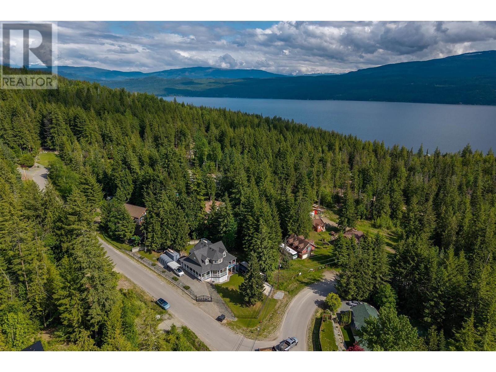 2696 Fraser Road, Anglemont, British Columbia  V0E 1M8 - Photo 38 - 10348182