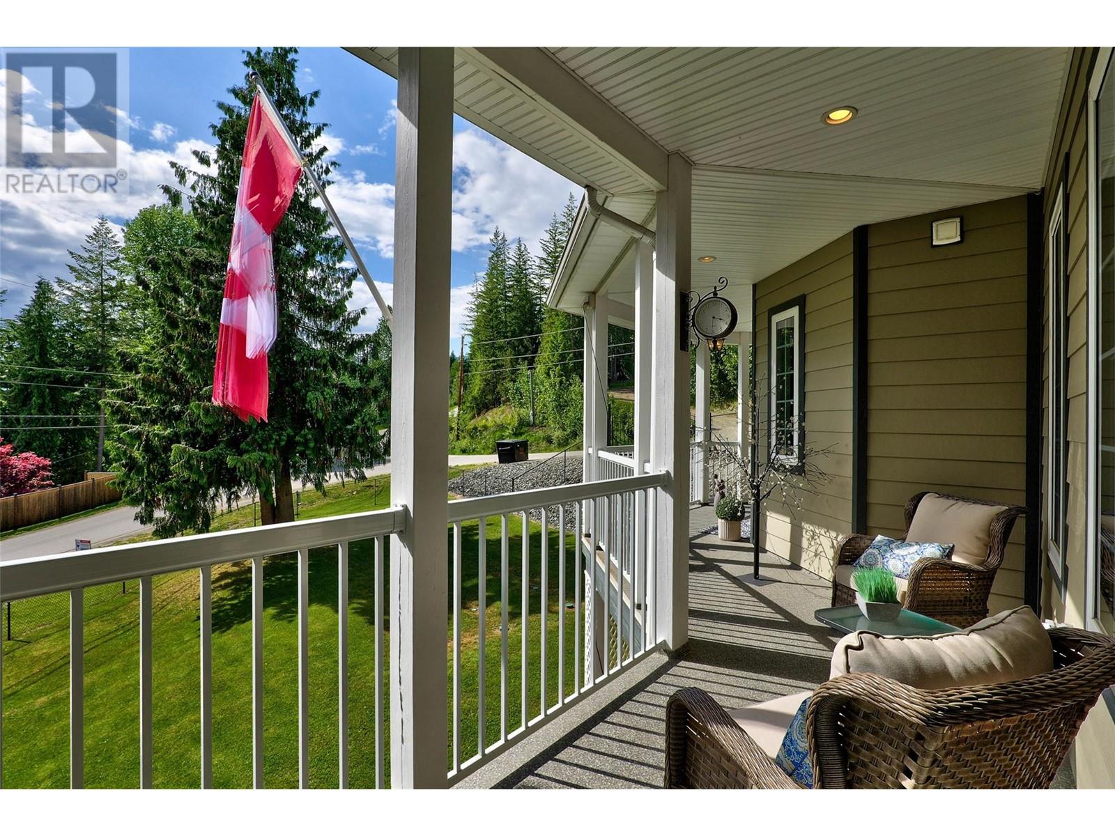 2696 Fraser Road, Anglemont, British Columbia  V0E 1M8 - Photo 35 - 10348182