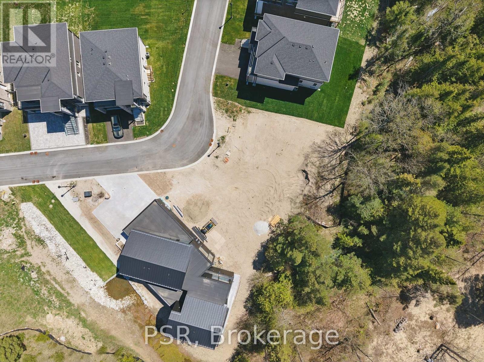 118 Sebastian Street, Blue Mountains, Ontario  N0H 1J0 - Photo 17 - X12155558