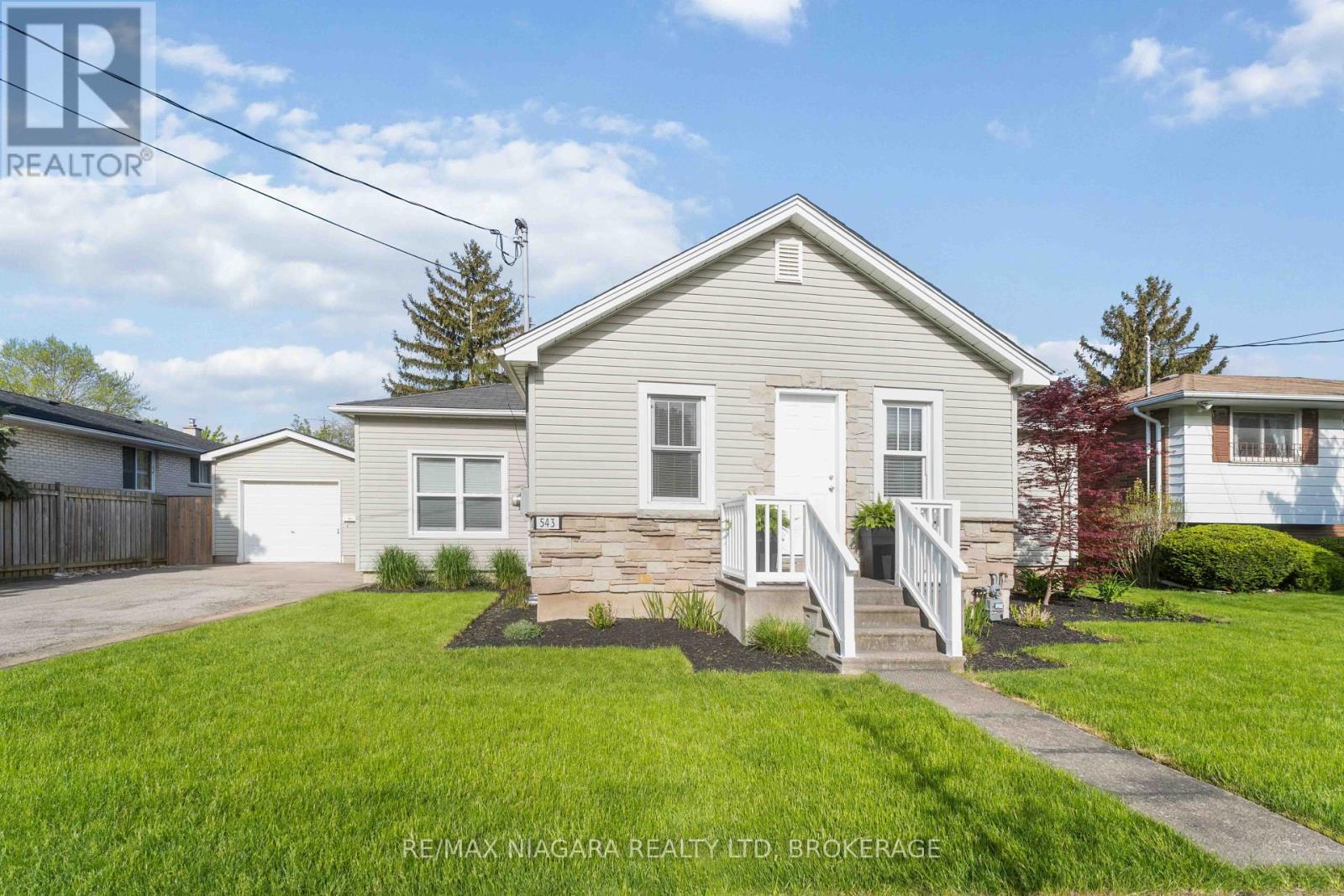 543 Vine Street, St. Catharines, Ontario  L2M 3T5 - Photo 1 - X12155542