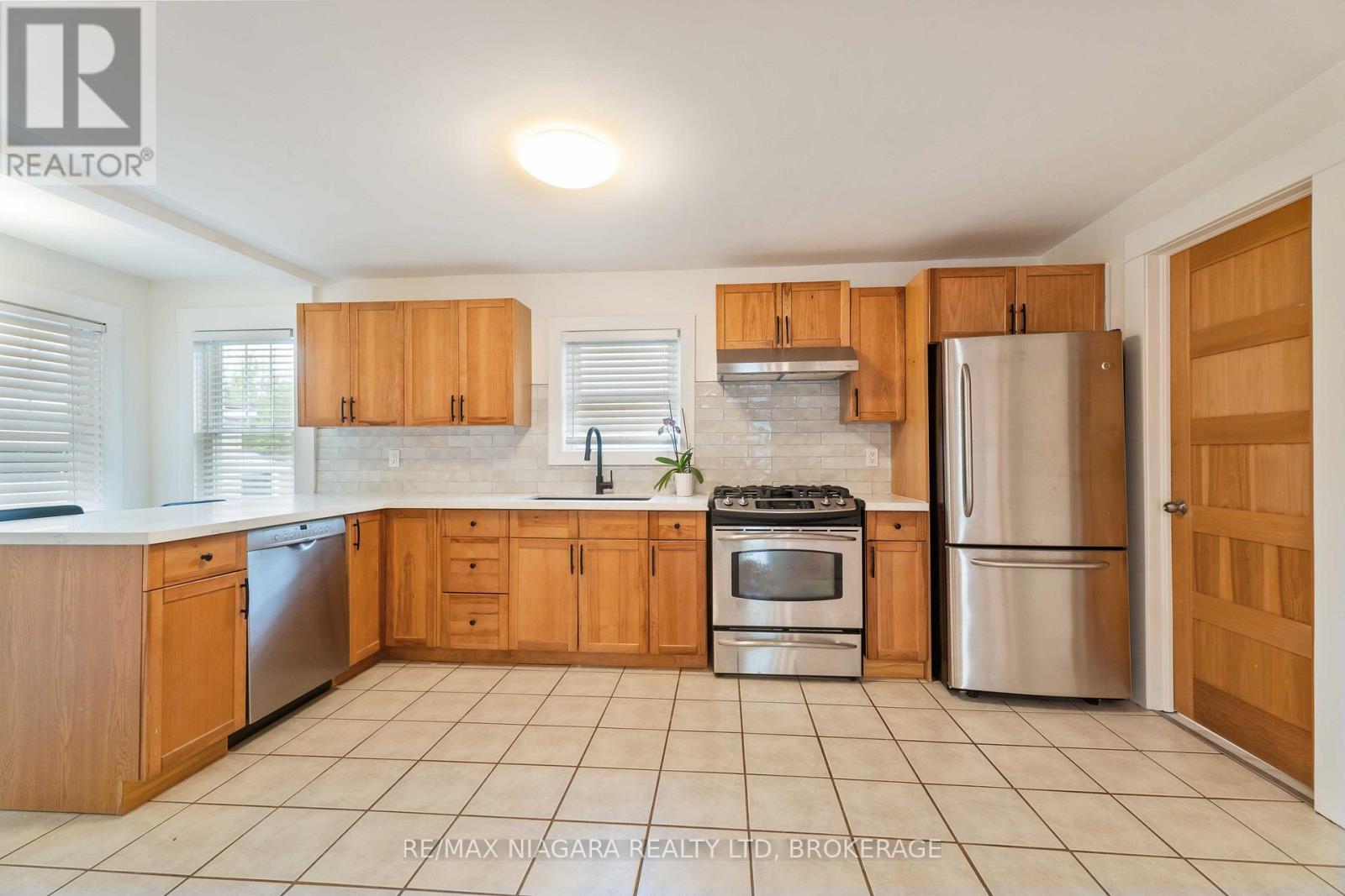 543 Vine Street, St. Catharines, Ontario  L2M 3T5 - Photo 12 - X12155542
