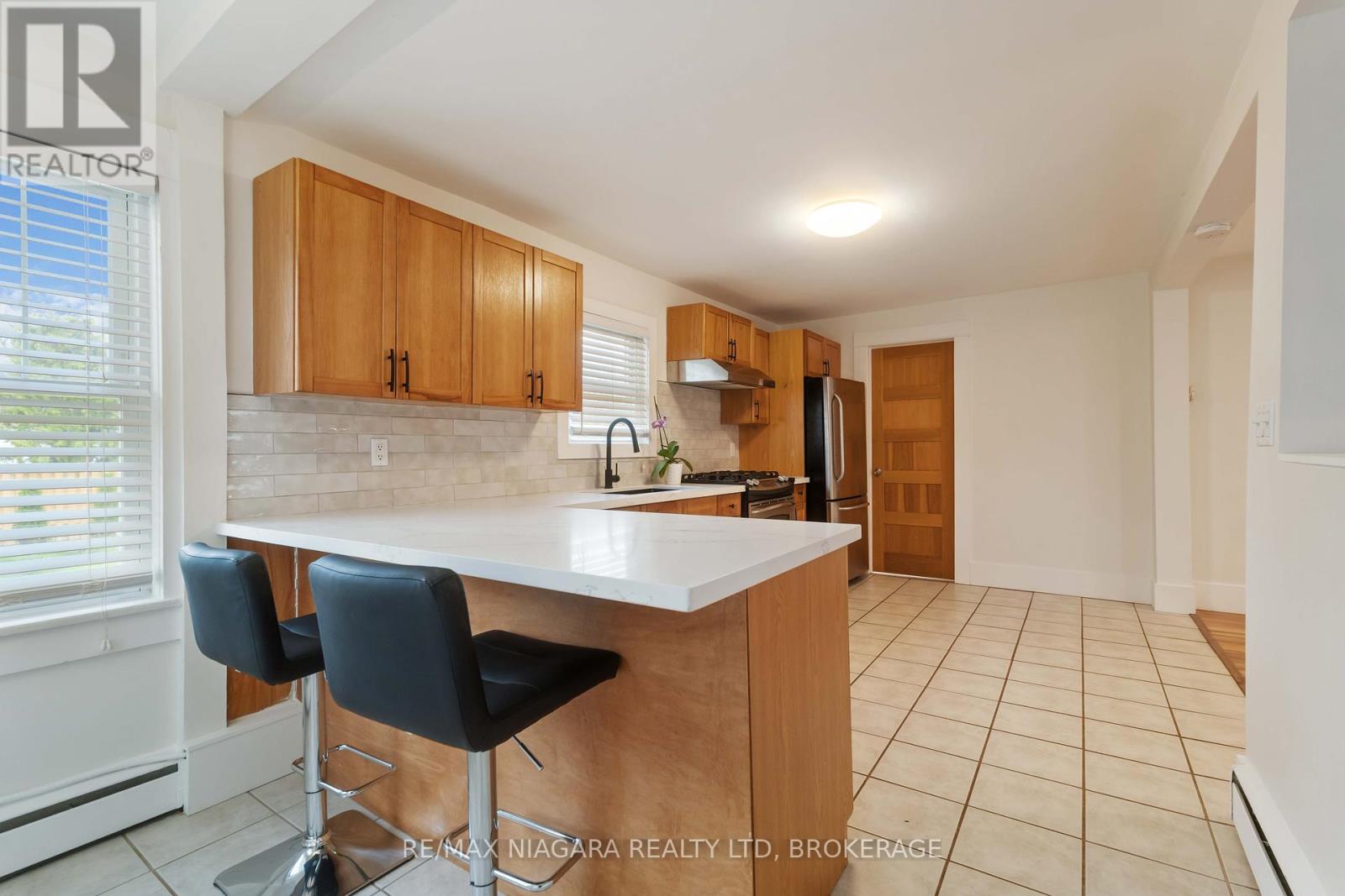 543 Vine Street, St. Catharines, Ontario  L2M 3T5 - Photo 14 - X12155542