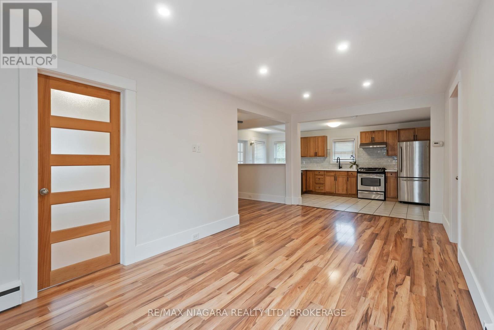 543 Vine Street, St. Catharines, Ontario  L2M 3T5 - Photo 4 - X12155542