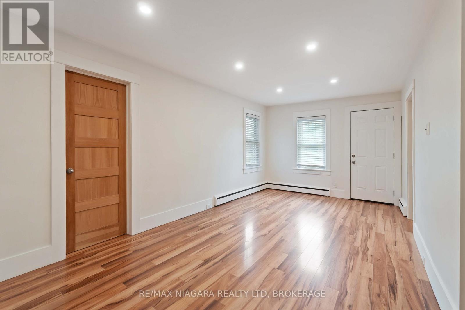543 Vine Street, St. Catharines, Ontario  L2M 3T5 - Photo 5 - X12155542
