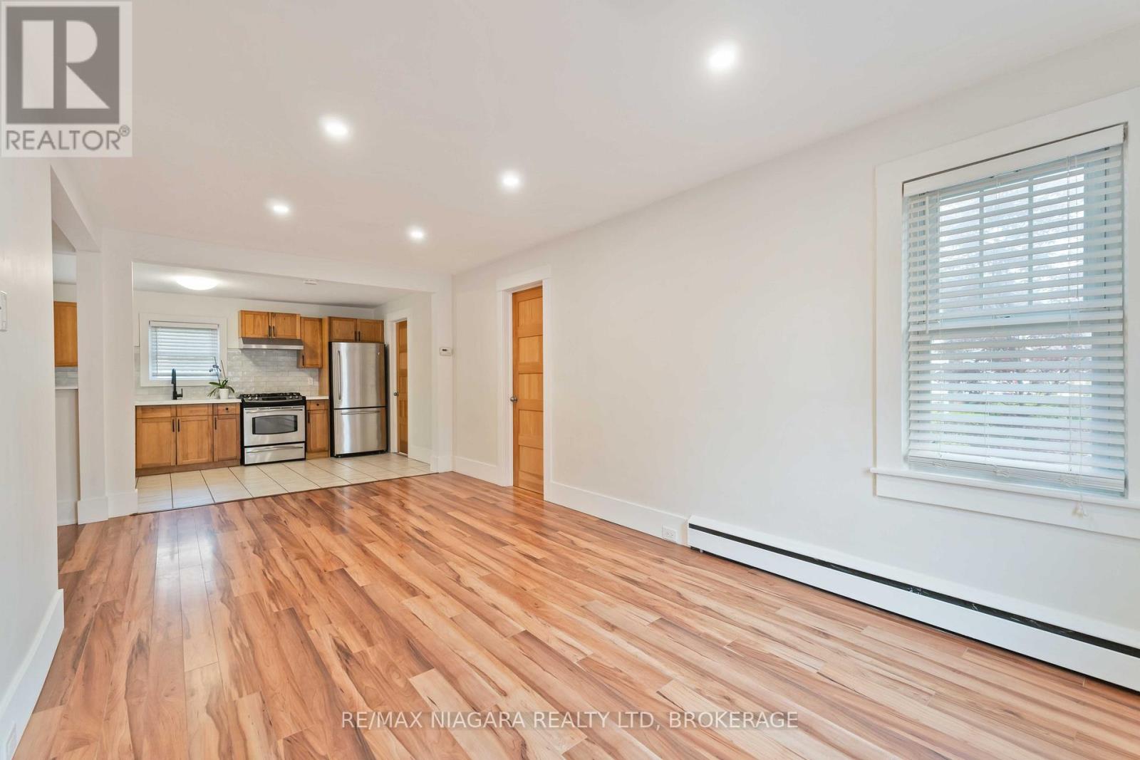 543 Vine Street, St. Catharines, Ontario  L2M 3T5 - Photo 7 - X12155542
