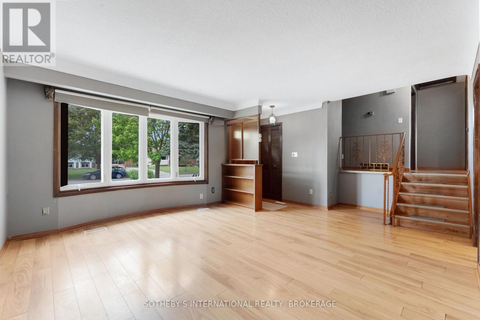 4 Huntley Crescent, St. Catharines (Carlton/bunting), Ontario  L2M 6E5 - Photo 4 - X12155557