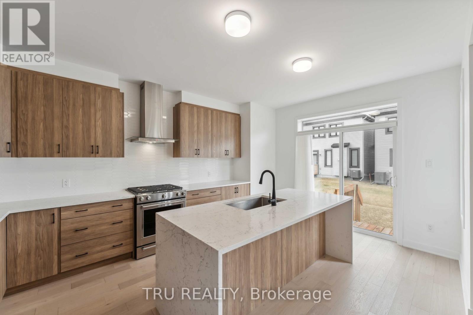 815 Snap Hook Crescent, Ottawa, Ontario  K2J 6H1 - Photo 14 - X12155564