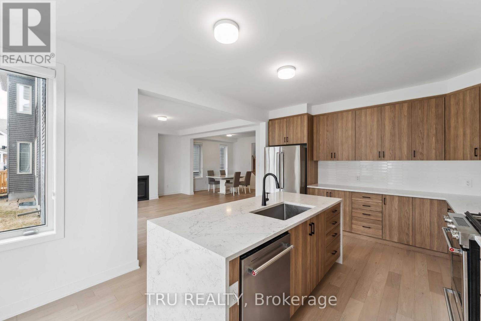 815 Snap Hook Crescent, Ottawa, Ontario  K2J 6H1 - Photo 16 - X12155564